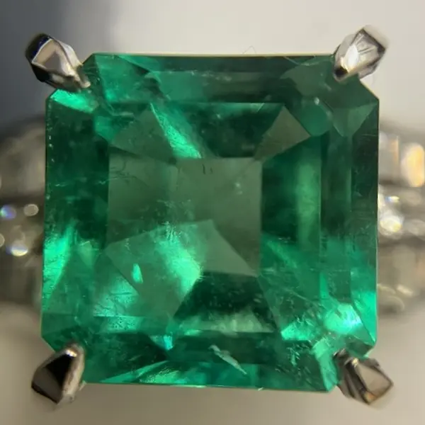 エメラルド　4.08ct