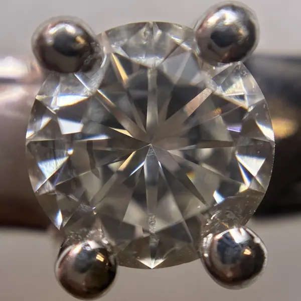 ダイヤ　0.59ct