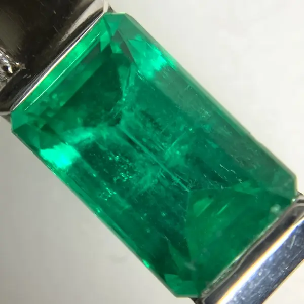エメラルド　1.54ct