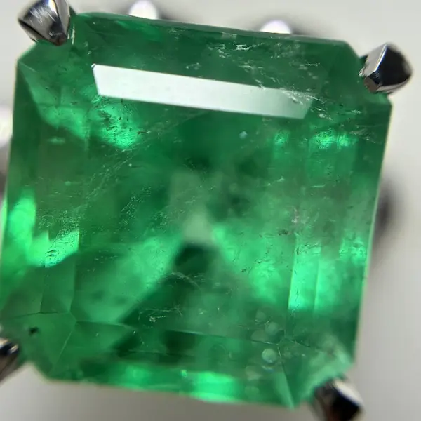 エメラルド　6.37ct