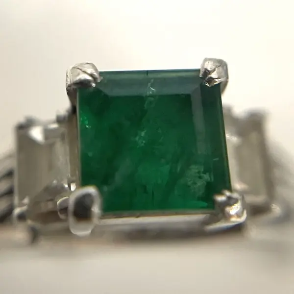 エメラルド　0.54ct