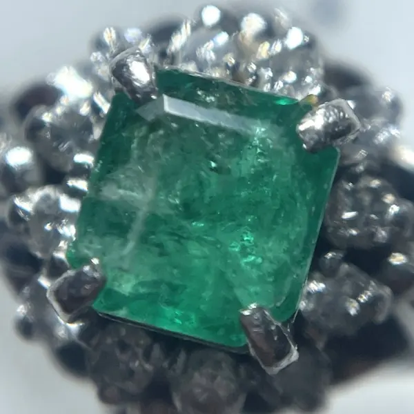 エメラルド　0.61ct