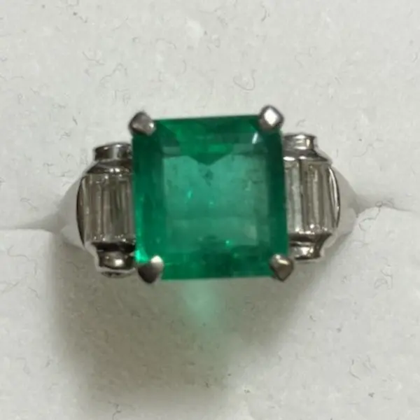 エメラルド　3.88ct