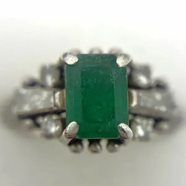 エメラルド　0.58ct