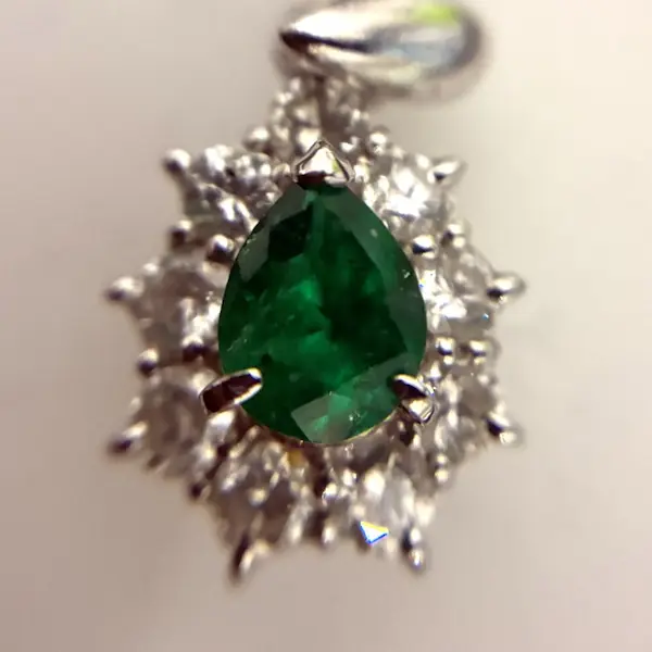 エメラルド　0.4ct
