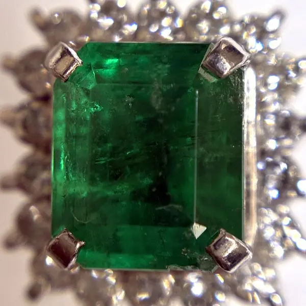 エメラルド　0.64ct
