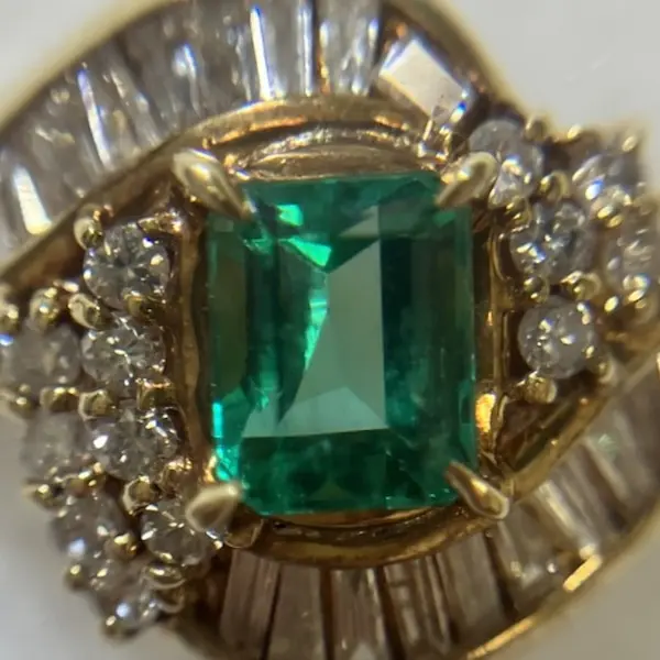エメラルド　0.45ct