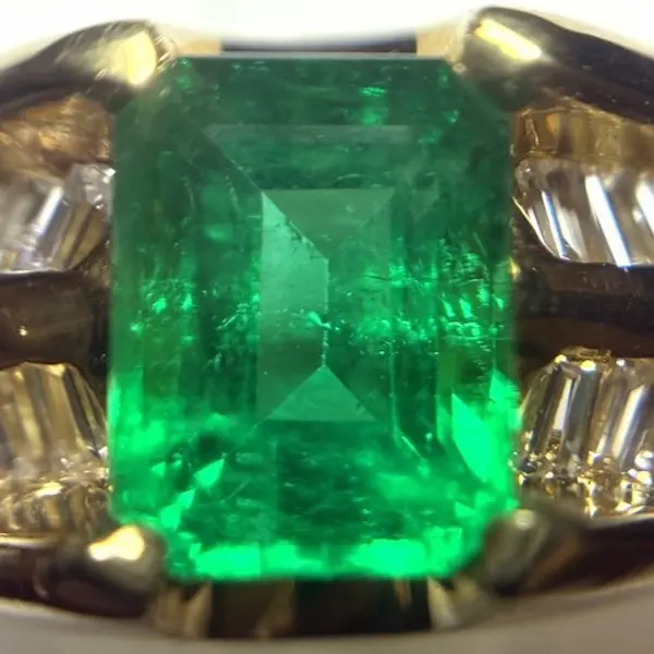 エメラルド　1.04ct