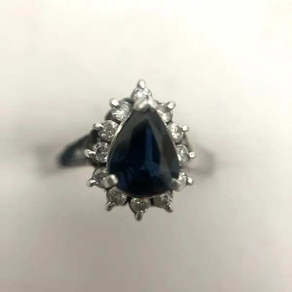 サファイア　0.6ct