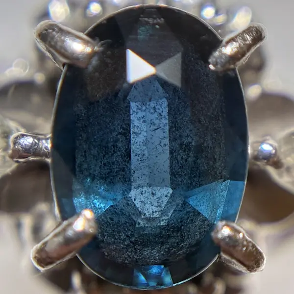 サファイア　0.77ct