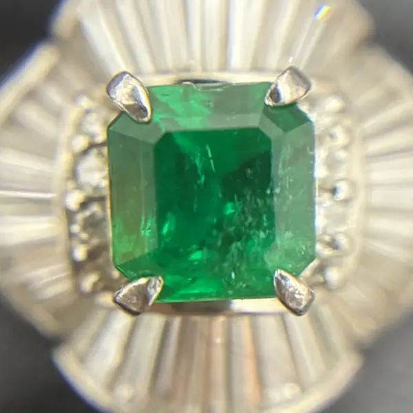 エメラルド　0.89ct