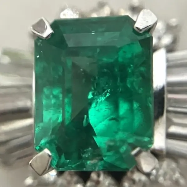 エメラルド　1.01ct