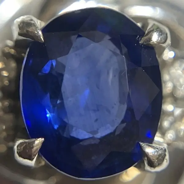 サファイア　0.7ct