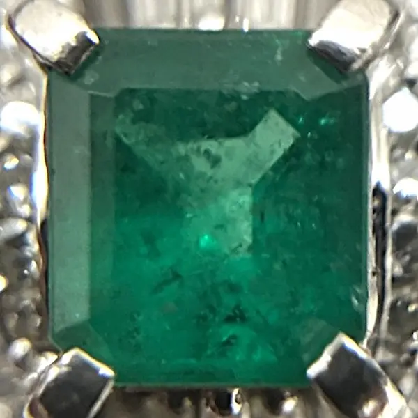エメラルド　0.71ct