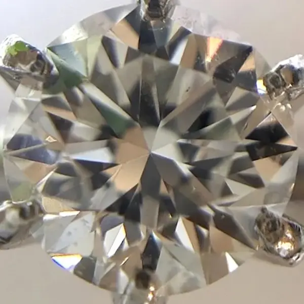 ダイヤ　0.83ct