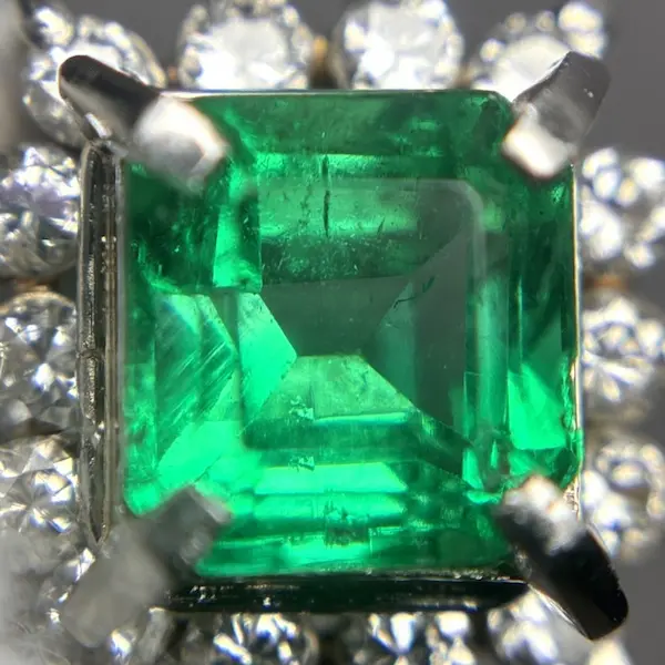 エメラルド　0.7ct