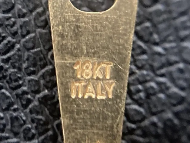 アメリカの18K刻印の例