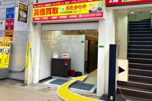 そのまま直進すると、右手におたからや小倉魚町本店がございます。