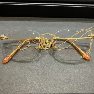 金縁メガネ