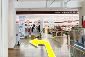 突き当たりを左に進み真っ直ぐ進みます。
