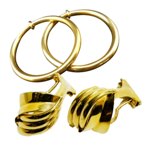 金のイヤリング