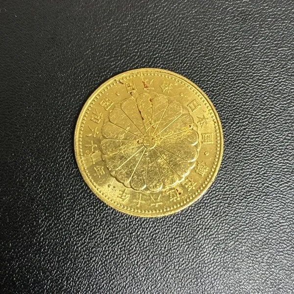 天皇陛下御在位60年記念10万円金貨