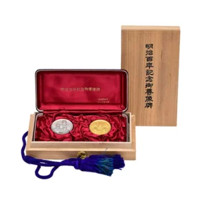 （コンビ）K24_60g・Sv1000_40g_明治百年記念御尊像牌_純金純銀メダルセット