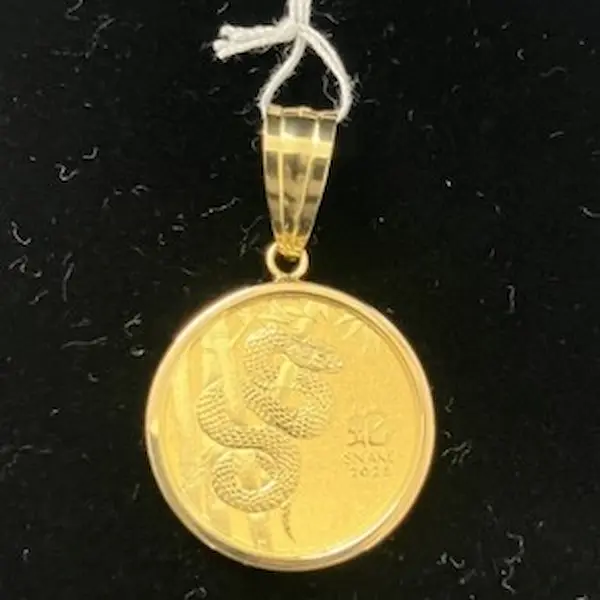 K24　蛇年干支コイン　ペンダントトップ