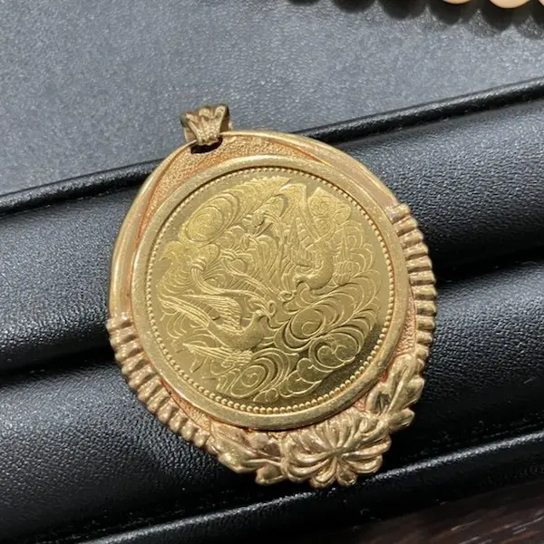 K18　天皇陛下御在位60年記念金貨　ペンダントトップ　9.8g