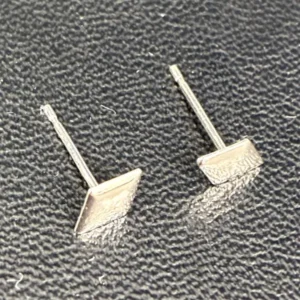 Pt500　ピアス　0.2g